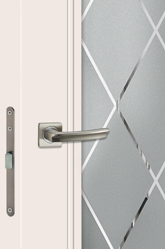 Слоновая кость, 700х2000, L, врезка п/з. 1895Р, без врезки п/петли, стекло РОМБ Мателюкс, б/отв. п/фурнитуру