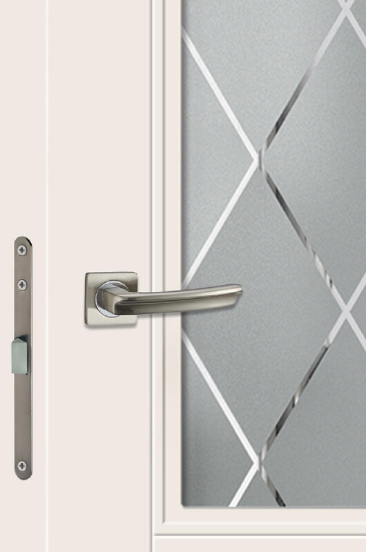 Слоновая кость, 800х2000, R, врезка п/з. 1895Р, без врезки п/петли, стекло РОМБ Мателюкс, б/отв. п/фурнитуру