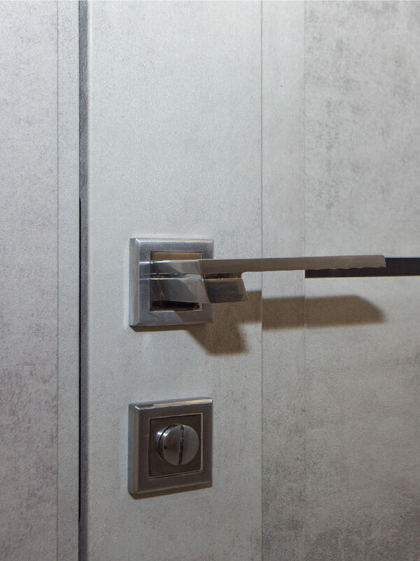 Муар светло-серый, 550х1900, LR, б/врезки замка и петель, стекло Лакобель черное